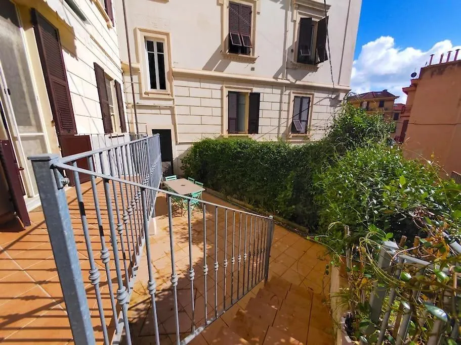 Apartment Suite Con Giardino La Spezia Italy